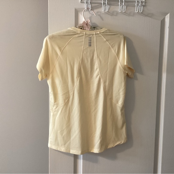 Under Armour T Shirt. -1 - Picture 2 of 4